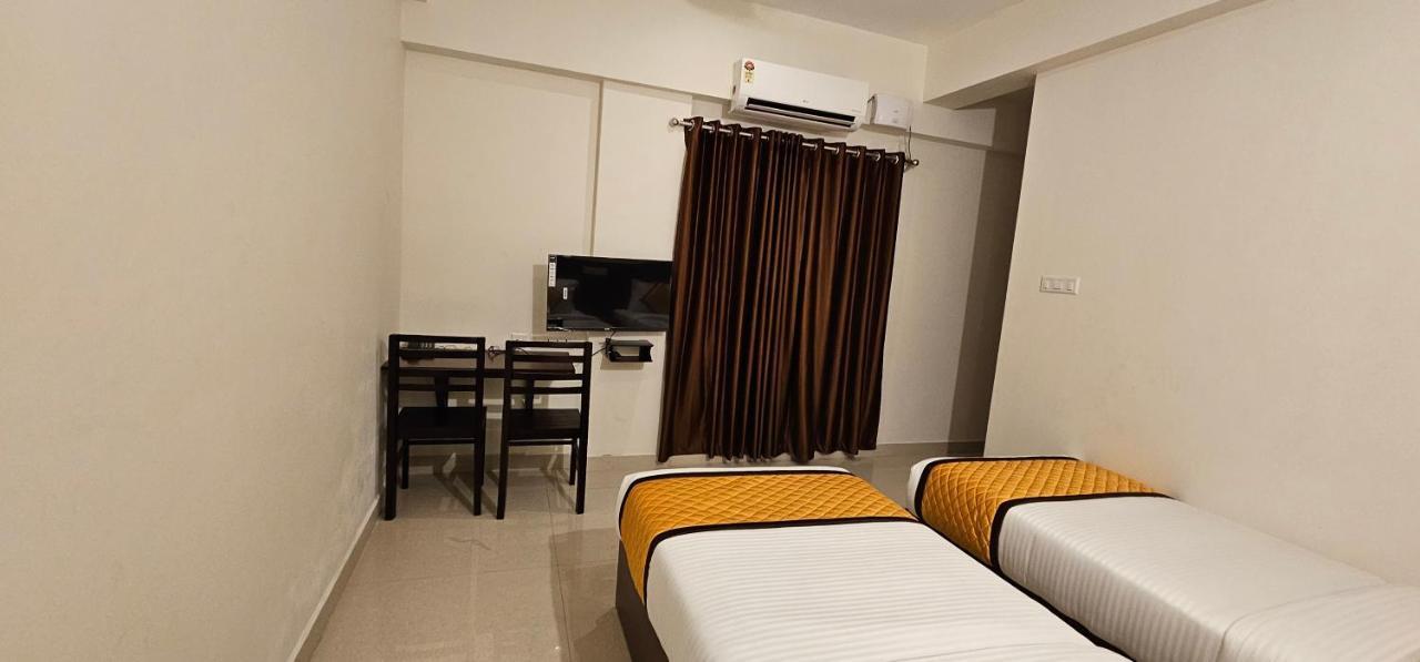 Blueway Residency Downtown Hotel Thiruvananthapuram Exterior foto