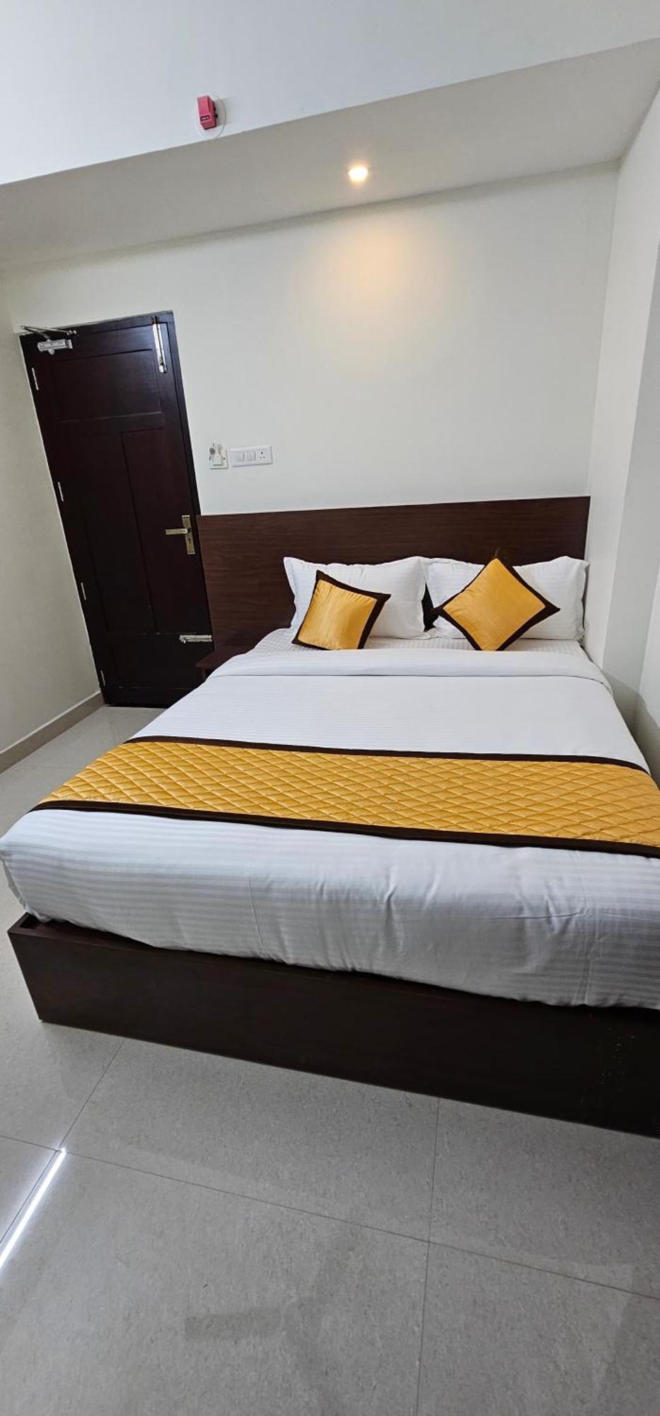 Blueway Residency Downtown Hotel Thiruvananthapuram Exterior foto