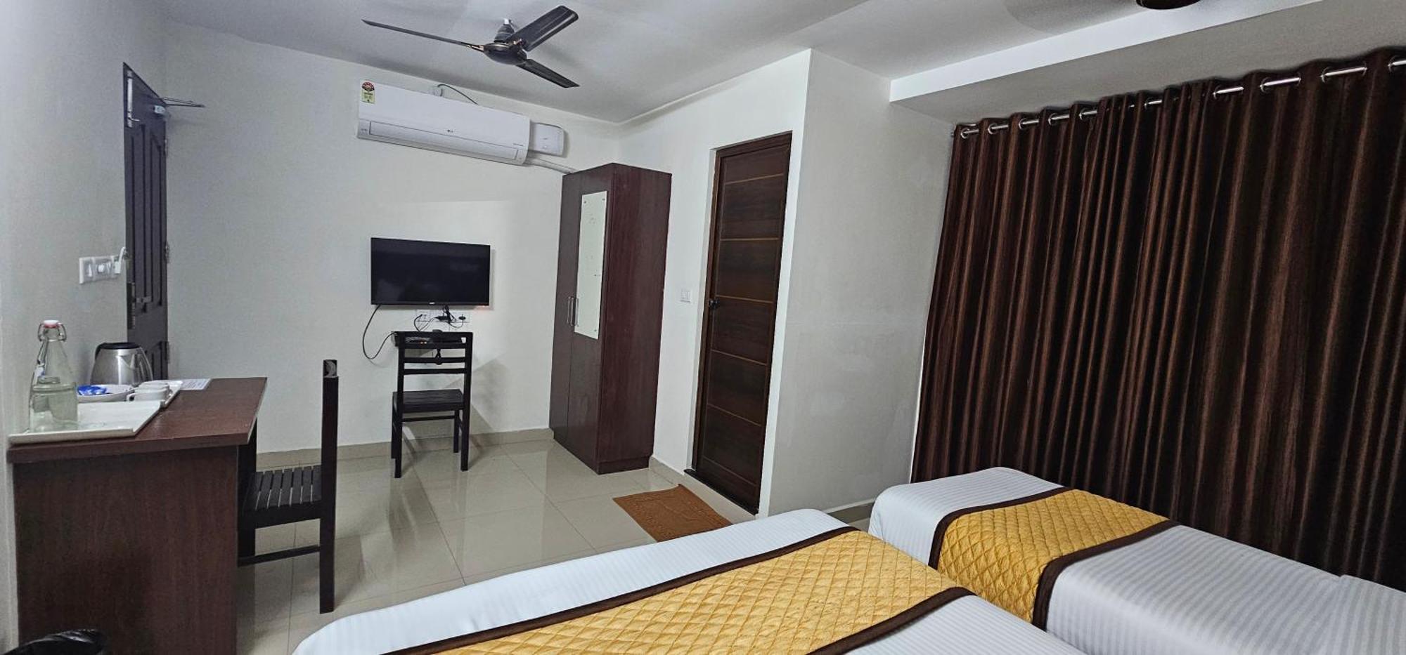 Blueway Residency Downtown Hotel Thiruvananthapuram Exterior foto